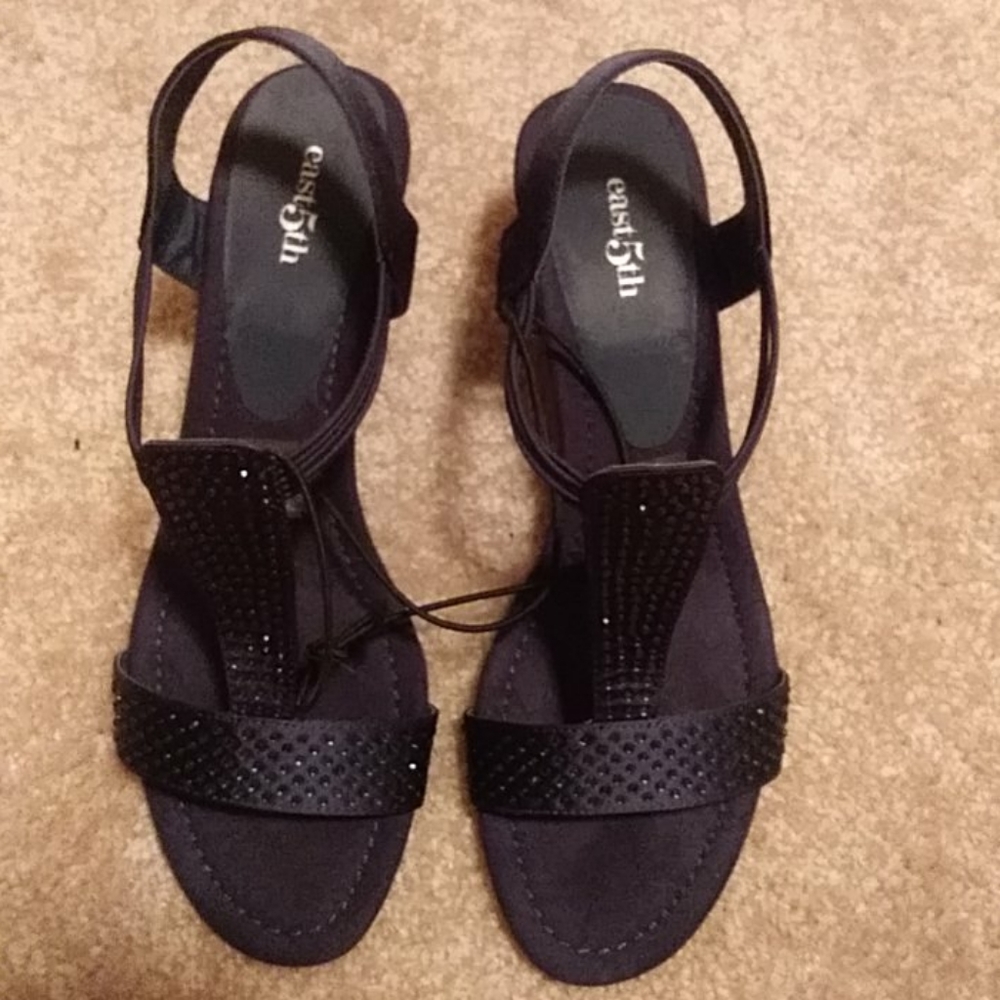 Shoe - Picture 2 of 8